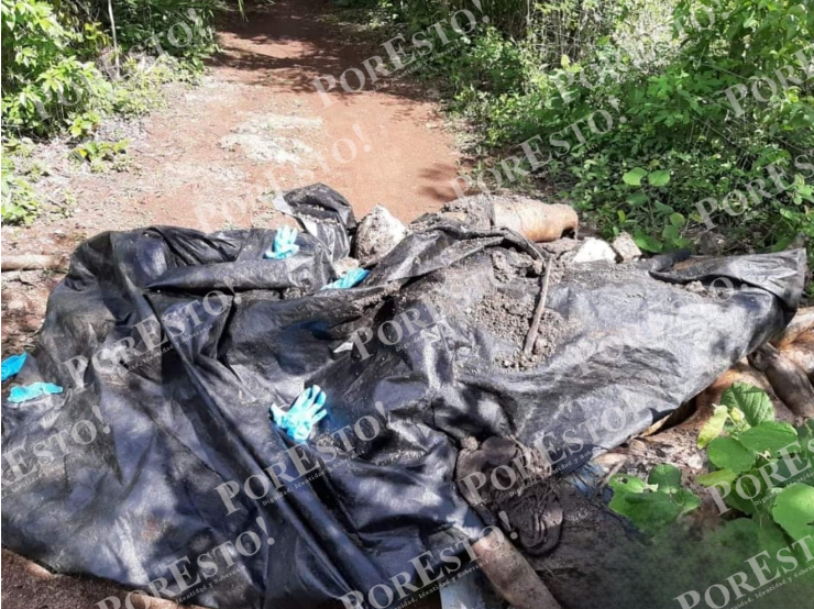 Los cuerpos estaban apilados uno sobre otro, ya fueron llevados al Servicio Médico Forense (Semefo) en Mérida, donde les están practicado las autopsias en estos momentos.