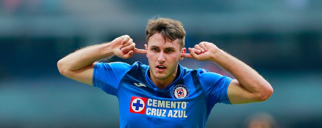 Santi Giménez anotó el primer gol para Cruz Azul. Foto: Especial