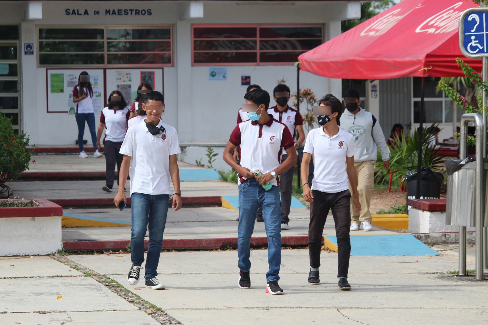 Los padres de familia aseguran que es necesario el elevar las medidas sanitarias contra el COVID-19 en las escuelas de Quintana Roo Los padres de familia aseguran que es necesario el elevar las medidas sanitarias contra el COVID-19 en las escuelas de Quintana Roo