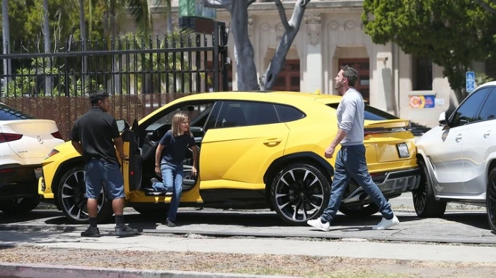 El hijo de BEn Affleck chocó un auto último modelo en Los Ángeles El hijo de BEn Affleck chocó un auto último modelo en Los Ángeles