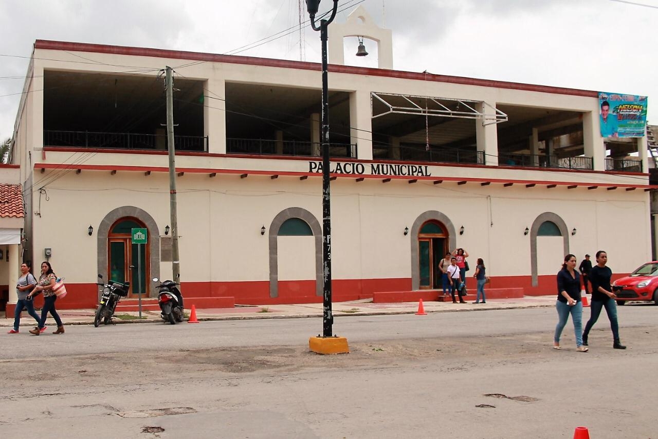 José Contreras Méndez asumió la Alcaldía del Bacalar en 2021, y según pobladores, se ha dedicado a viajar que a atender los problemas del municipio José Contreras Méndez asumió la Alcaldía del Bacalar en 2021, y según pobladores, se ha dedicado a viajar que a atender los problemas del municipio