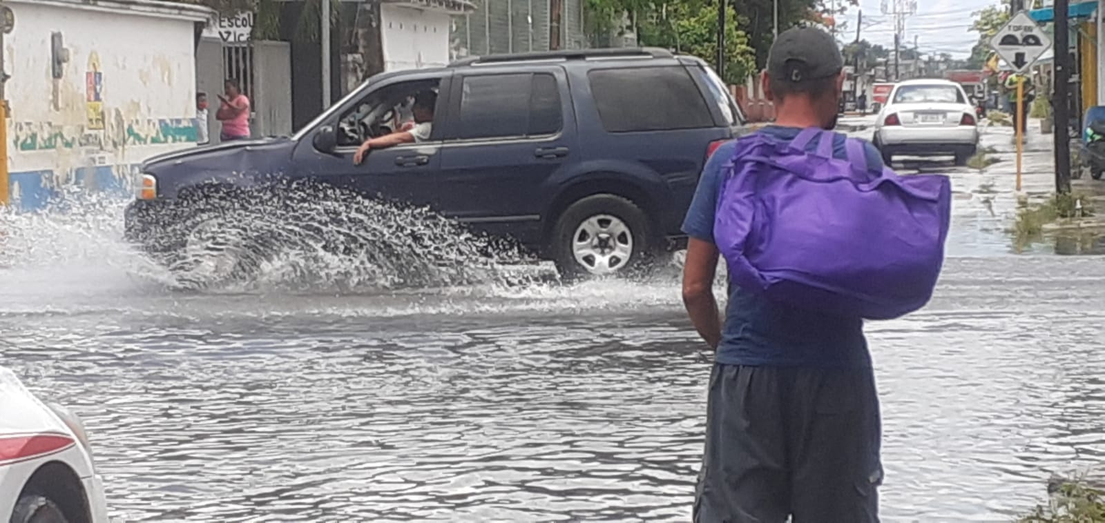 Lluvias causan encharcamientos en calles de Cozumel: FOTOS