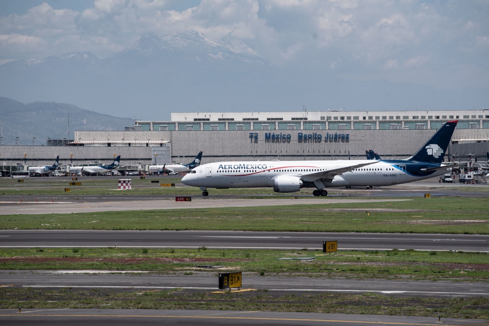 Accionistas de la aerolínea acuerdan deslistar a la compañía de la bolsa
