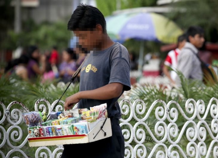 La Ley del Tabaco prohíbe utilizar a los infantes para la venta de cigarros