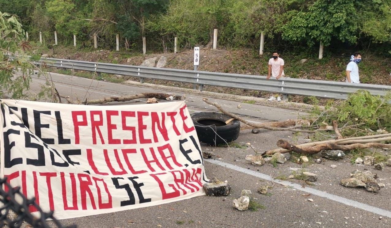 En las últimas semanas, los normalistas han encabezado actos vandálicos el cual va desde cierre de carreteras hasta el robo de 80 mil pesos en una gasolinera