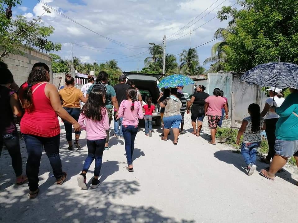 Familiares y amigos acompañaron la carroza fúnebre en Isla Aguada Familiares y amigos acompañaron la carroza fúnebre en Isla Aguada