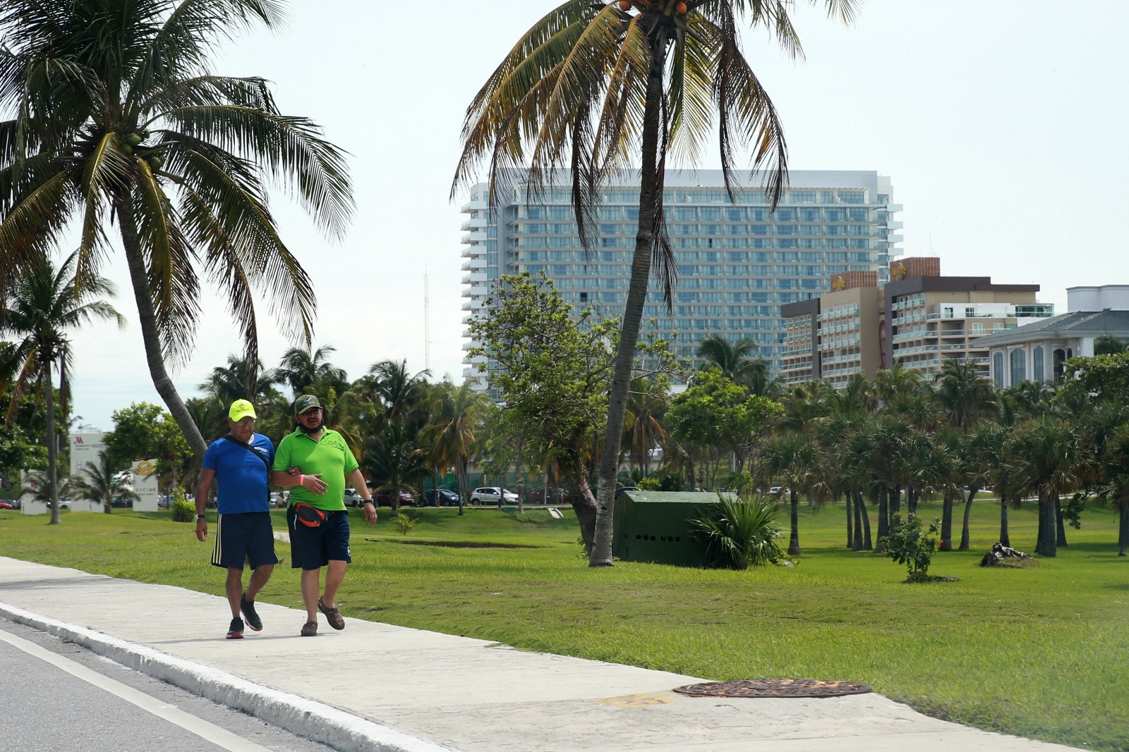 El presidente de la Asociación de Hoteles de Cancún, Puerto Morelos e Isla Mujeres, Jesús Almaguer, indicó que ya se encuentran preparados ante la llegada de algún ciclón