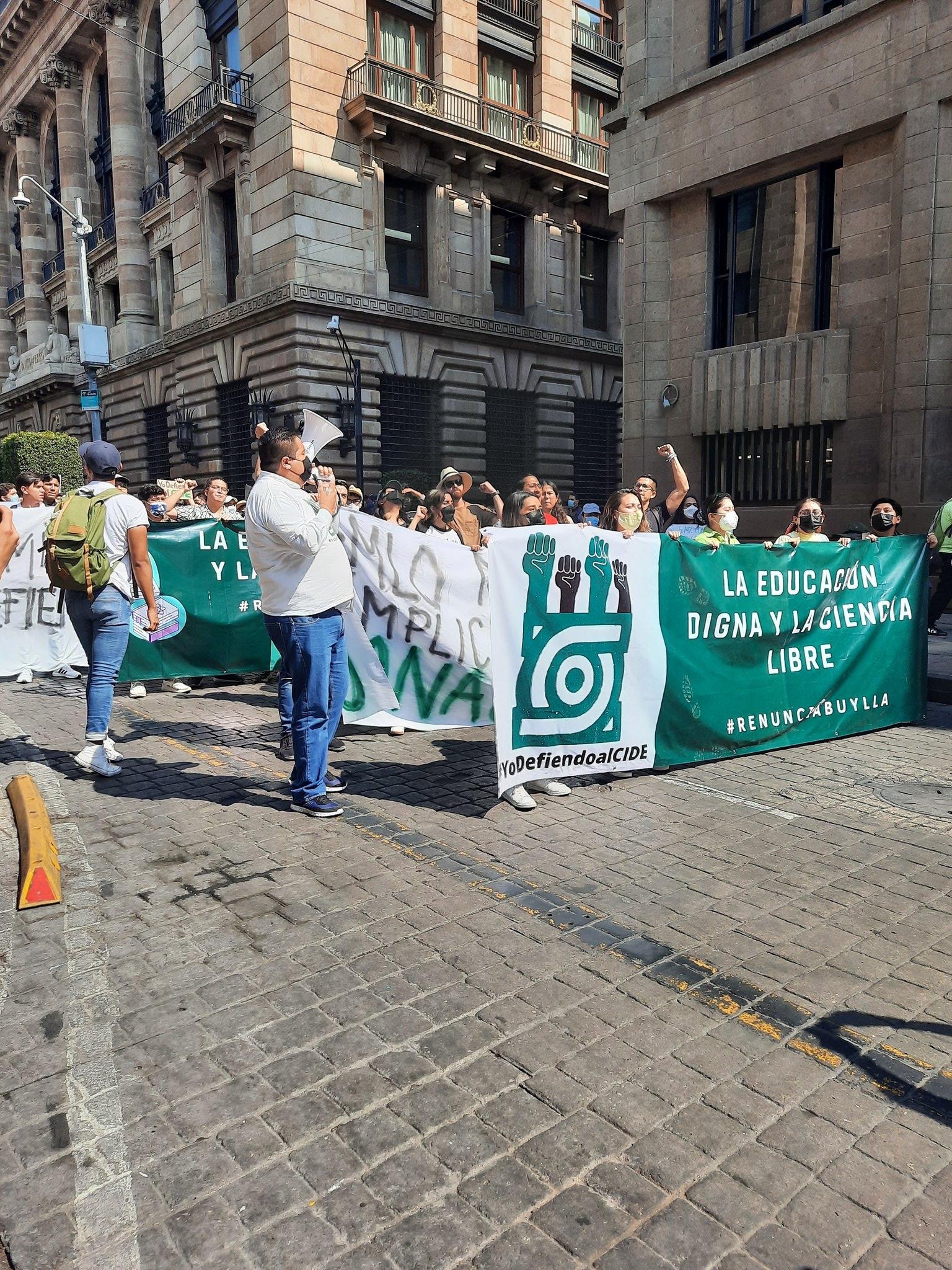 Alumnos del CIDE protestan por ataques contra la ciencia en México Alumnos del CIDE protestan por ataques contra la ciencia en México