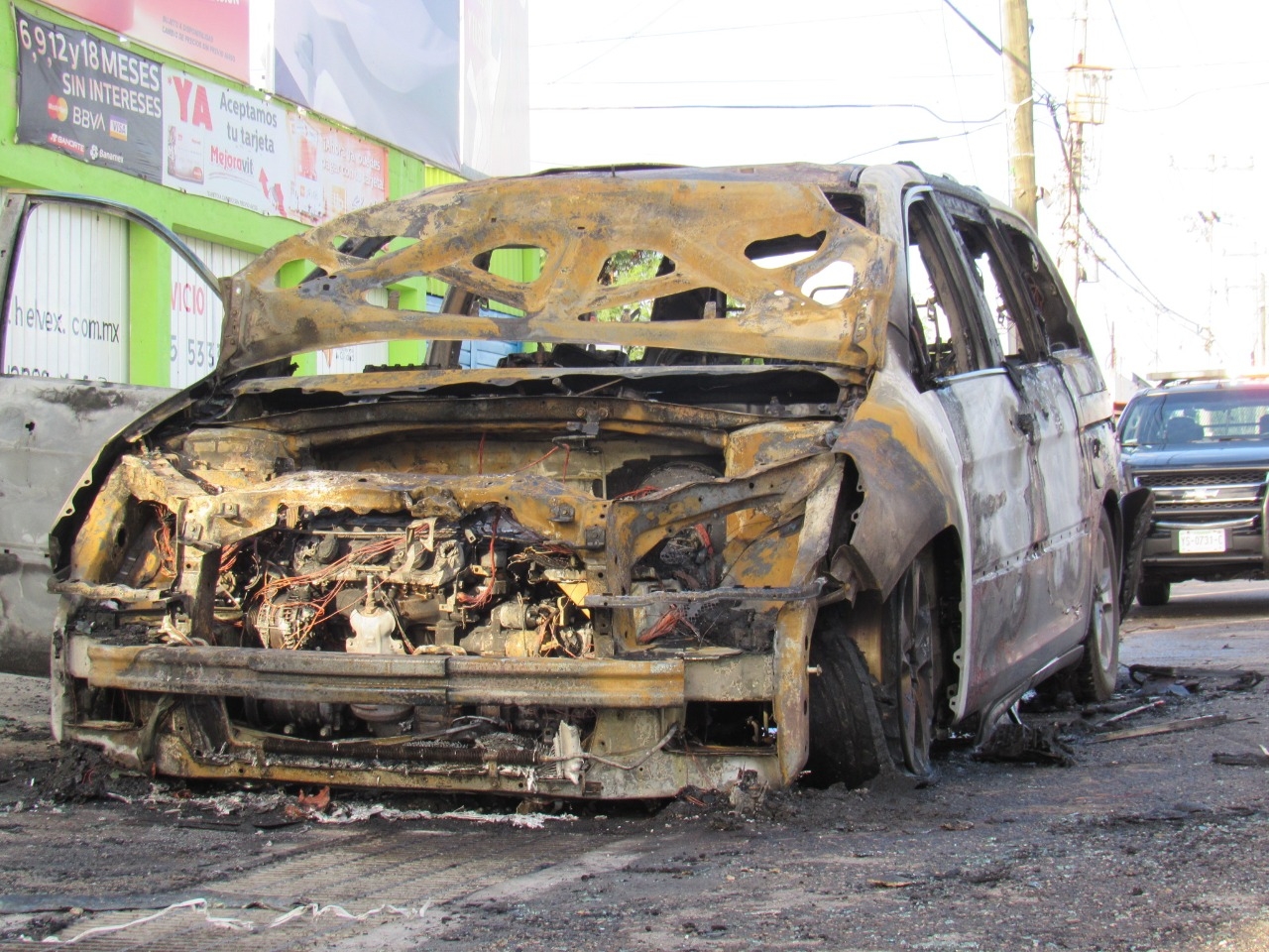 La camioneta terminó incendiándose La camioneta terminó incendiándose