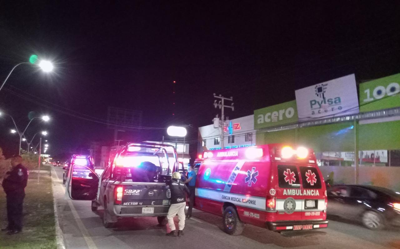 La policía llegó para detener al ladrón La policía llegó para detener al ladrón
