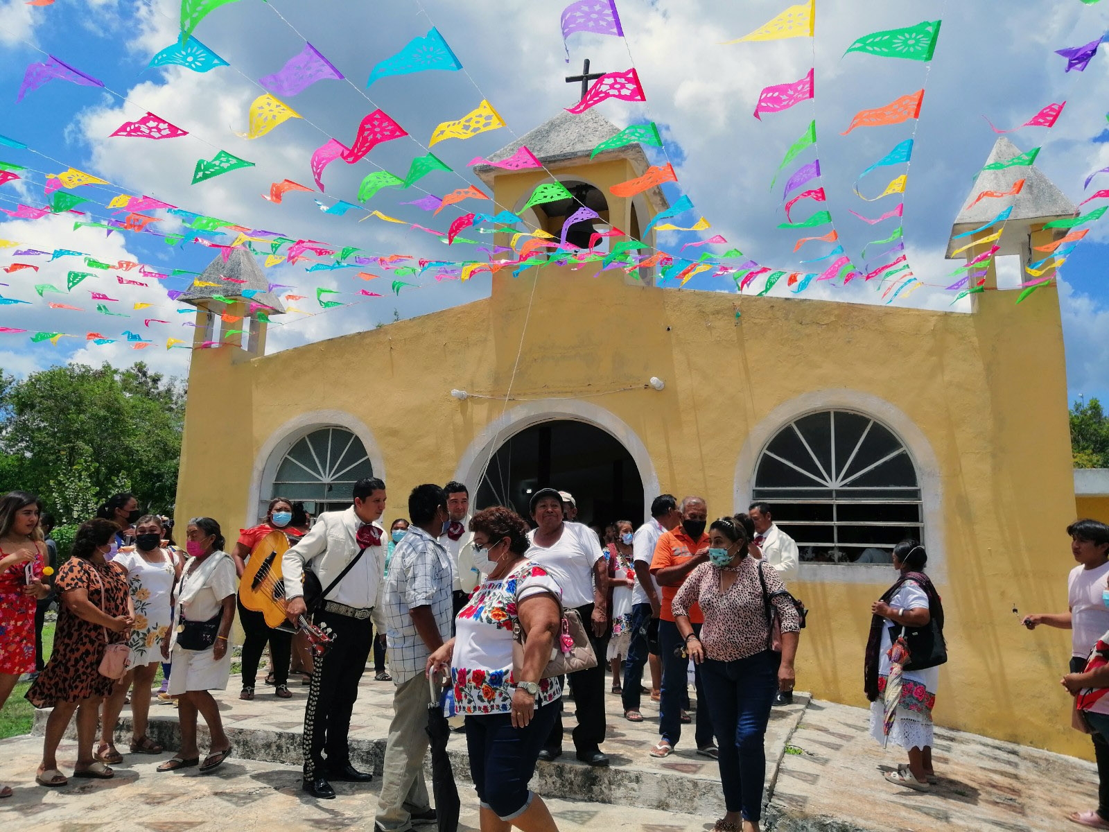 Inconformes rechazaron la actitud del sacerdote de Seyé, Luis Miguel