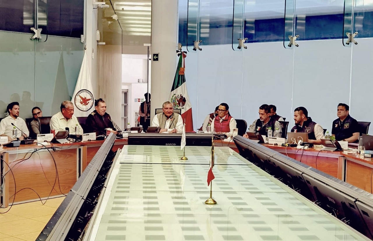 Los titulares de la Segob y de la SSPC al frente del equipo que monitoreó las elecciones. Foto: @SEGOB_mx Los titulares de la Segob y de la SSPC al frente del equipo que monitoreó las elecciones. Foto: @SEGOB_mx