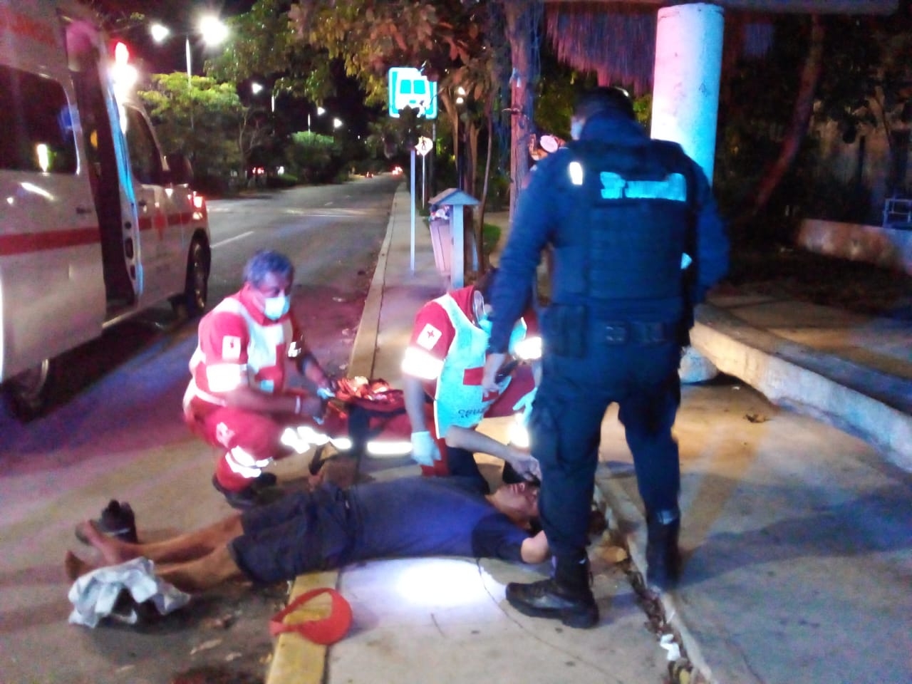 De la caída, la persona terminó con una herida en la cabeza la cual sangraba