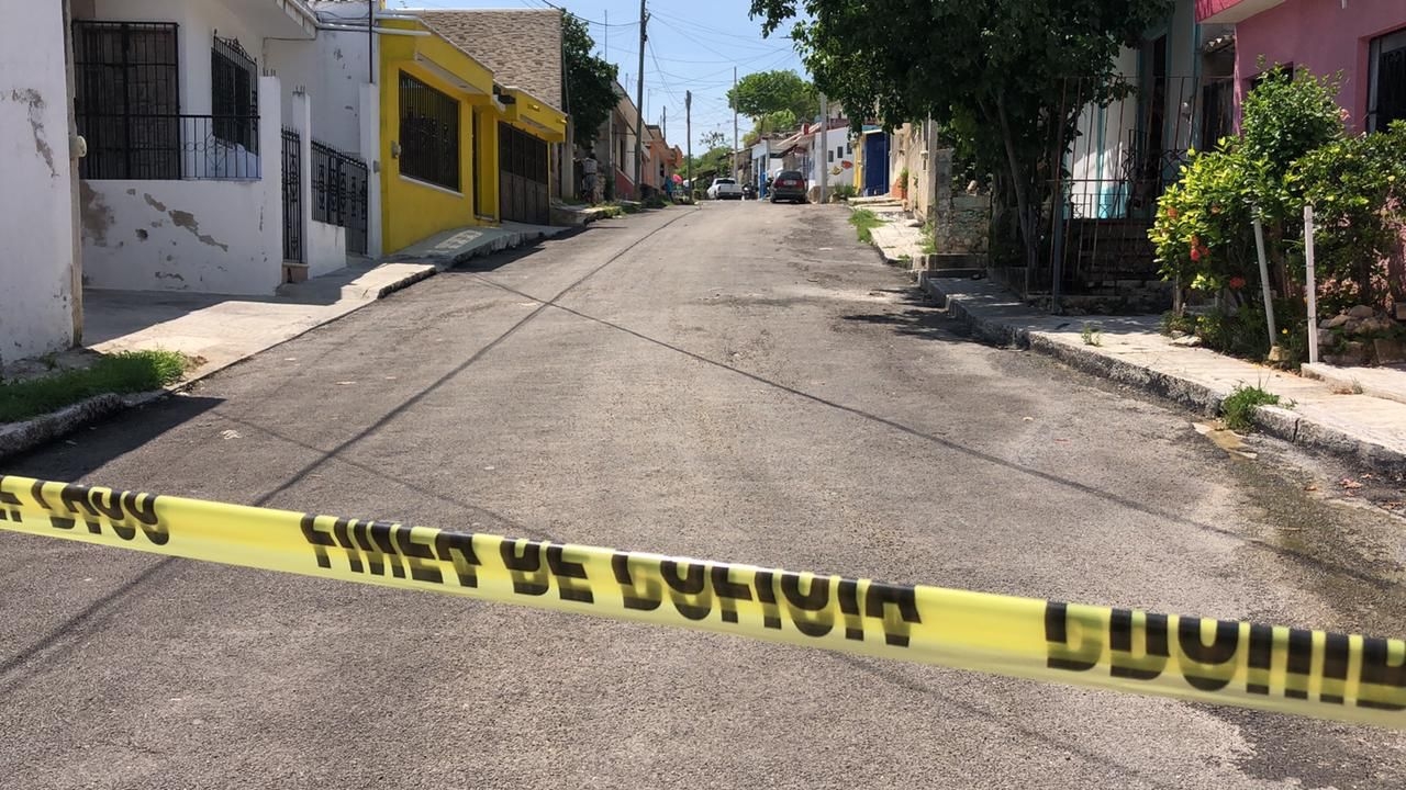 Elementos de la FGE Campeche acordonaron el área en la calle Polvorín