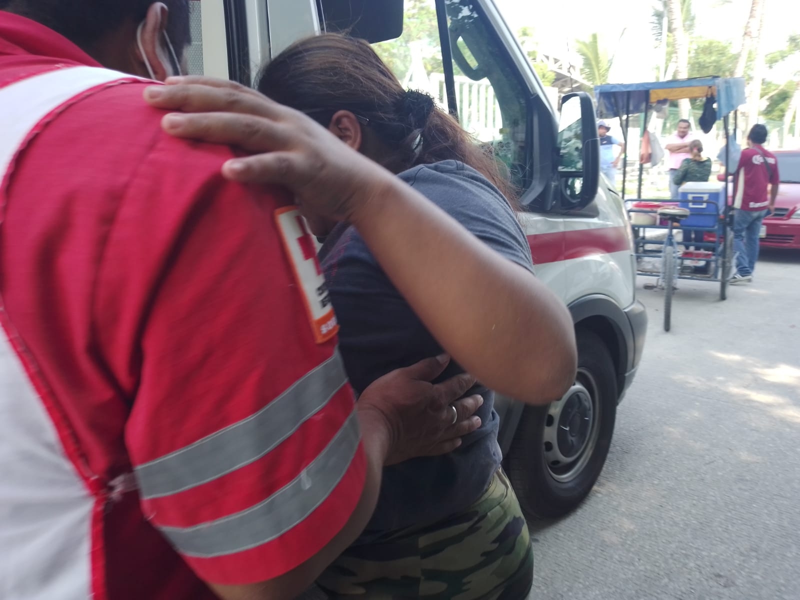 Mujer resulta herida tras saltar la barda de su casa en Ciudad del Carmen; olvidó sus llaves