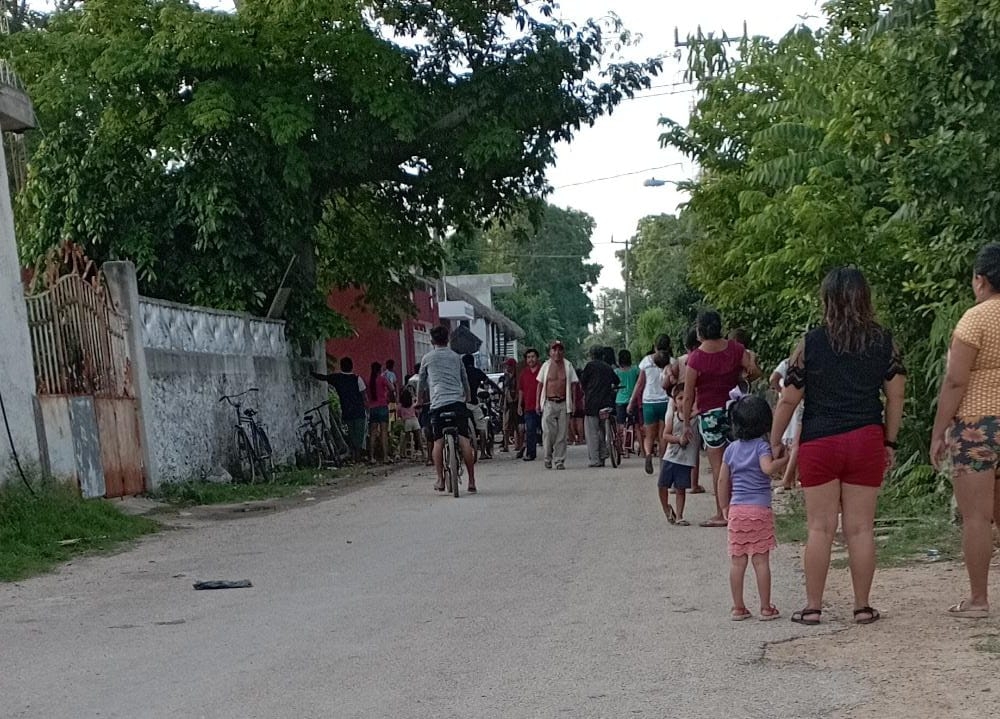 Pobladores fueron en busca del presunto ladrón hasta el domicilio que renta. Foto: Por Esto!