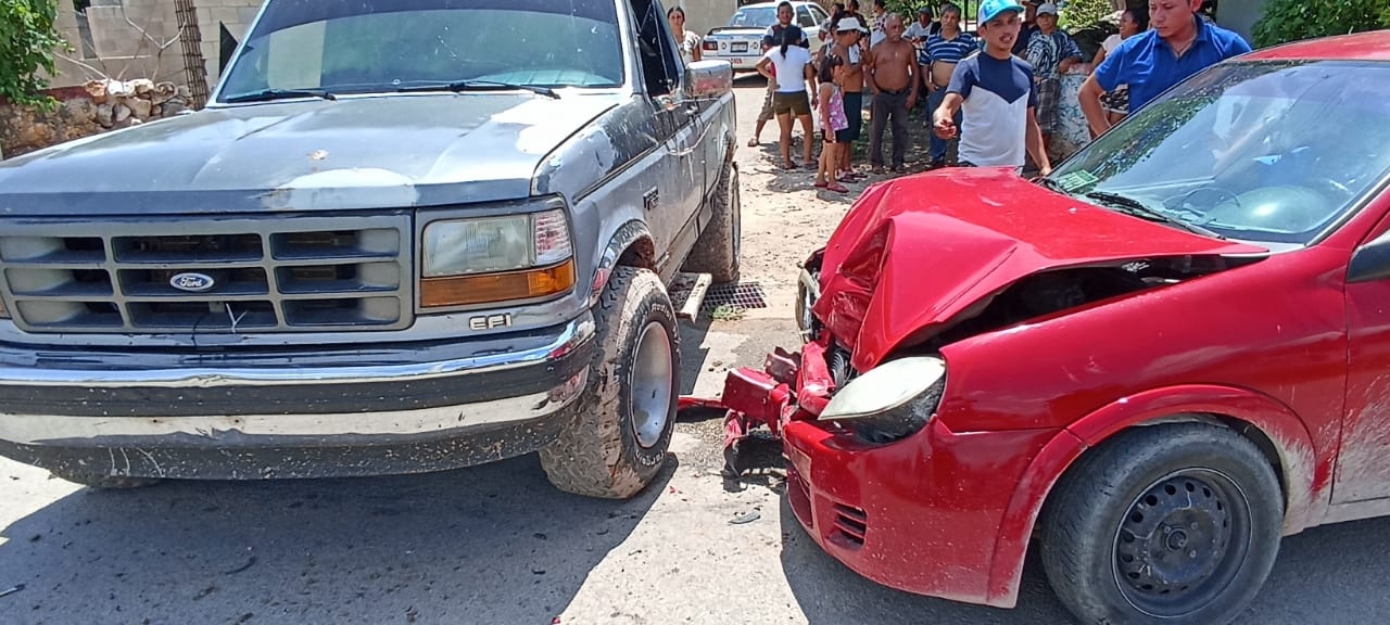 La mujer que iba como copiloto en el vehículo quedó prensada dentro de la unidad