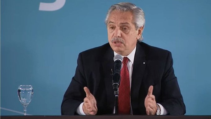 El presidente de Argentina, Alberto Fernández, dio una rueda de prensa momentos antes de viajar a EU para la Cumbre de las Américas. Foto: Twitter