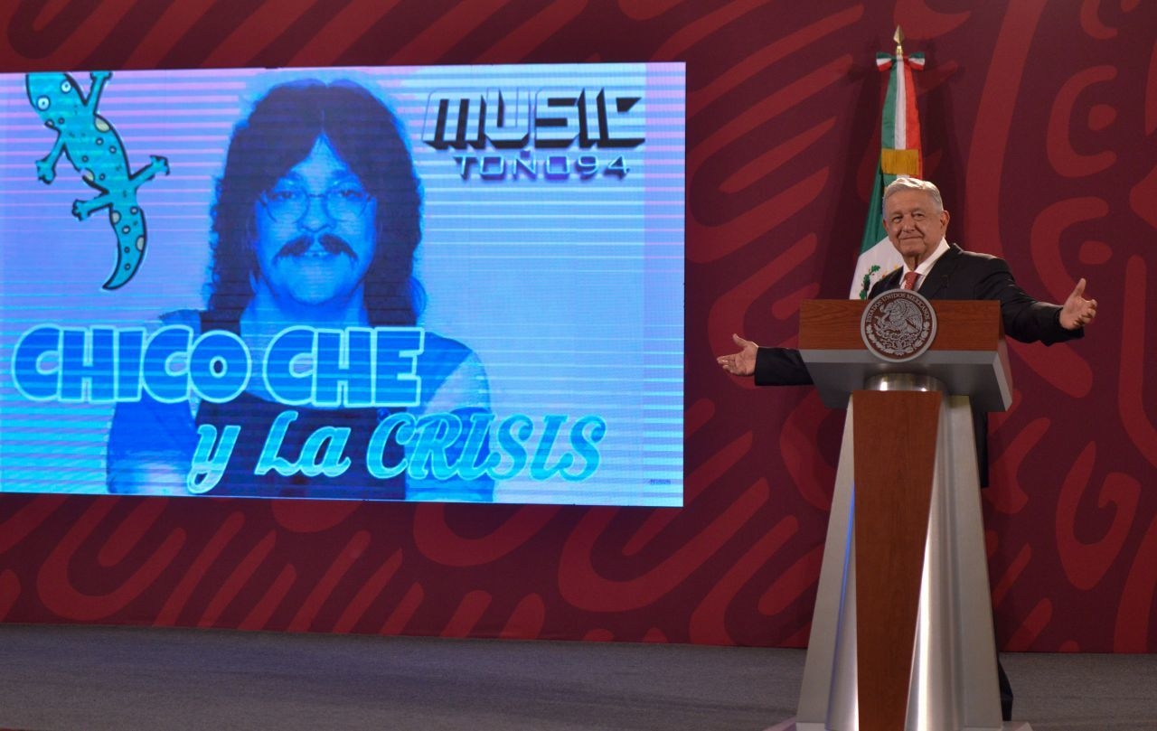 AMLO destaca la figura de su paisano Chico Che y pide que se ponga la canción “La Muralla”. AMLO destaca la figura de su paisano Chico Che y pide que se ponga la canción “La Muralla”.