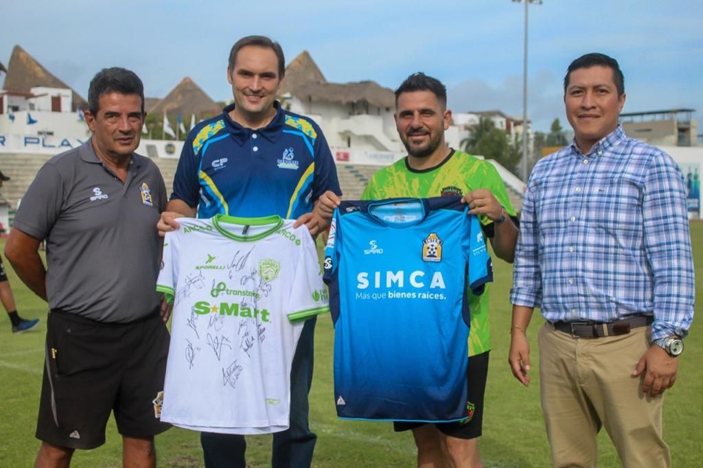 En su encuentro amistoso, Bravos FC Juárez y el Inter Playa del Carmen intercambiaron playeras