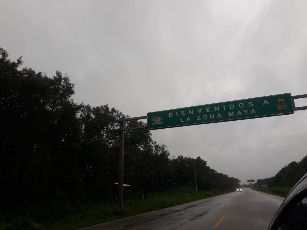 La pareja escapó de los delincuentes, para continuar su trayecto hacia la Zona Sur de Quintana Roo La pareja escapó de los delincuentes, para continuar su trayecto hacia la Zona Sur de Quintana Roo