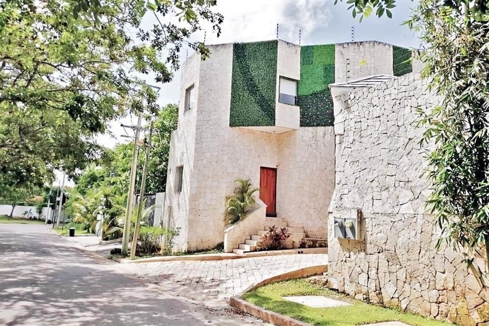Los señalamientos contra Alejandro Moreno son por comprar 14 predios, incluida su mansión en Lomas del Castillo, valuada en más de 40 millones