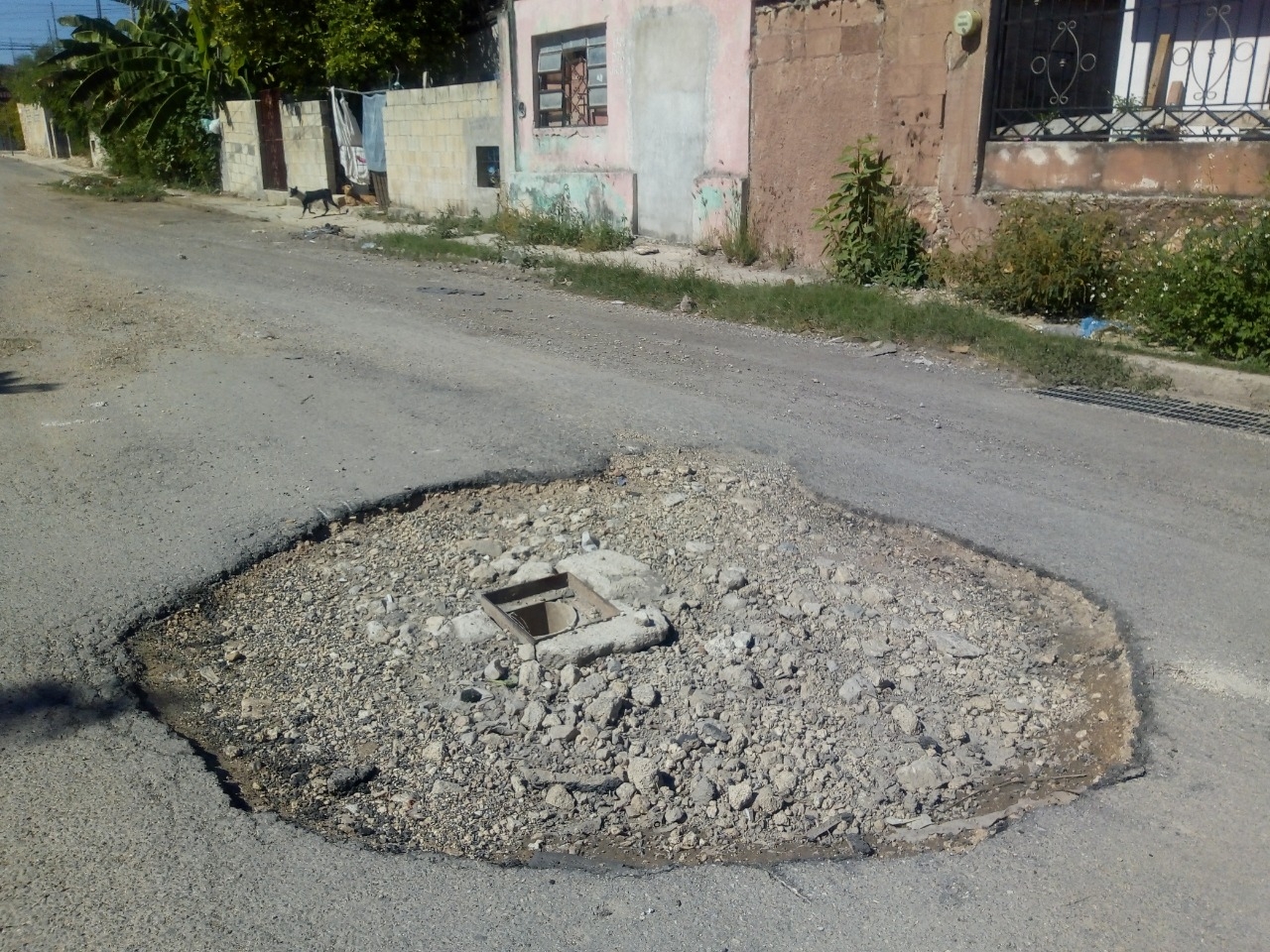 Los baches en colonias de Kanasín han causado accidentes automovilísticos