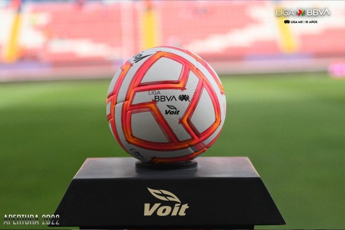 El partido se prolongo para más tarde por la lluvia. Foto: Especial