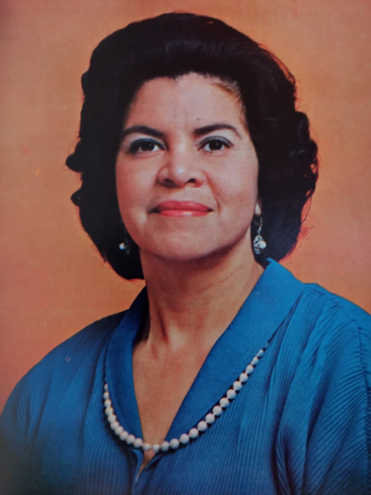 Le sobreviven su viudo, doctor Francisco Luna Kan, quien fuera gobernador de Yucatán en el periodo de 1976 a 1982, sus hijos