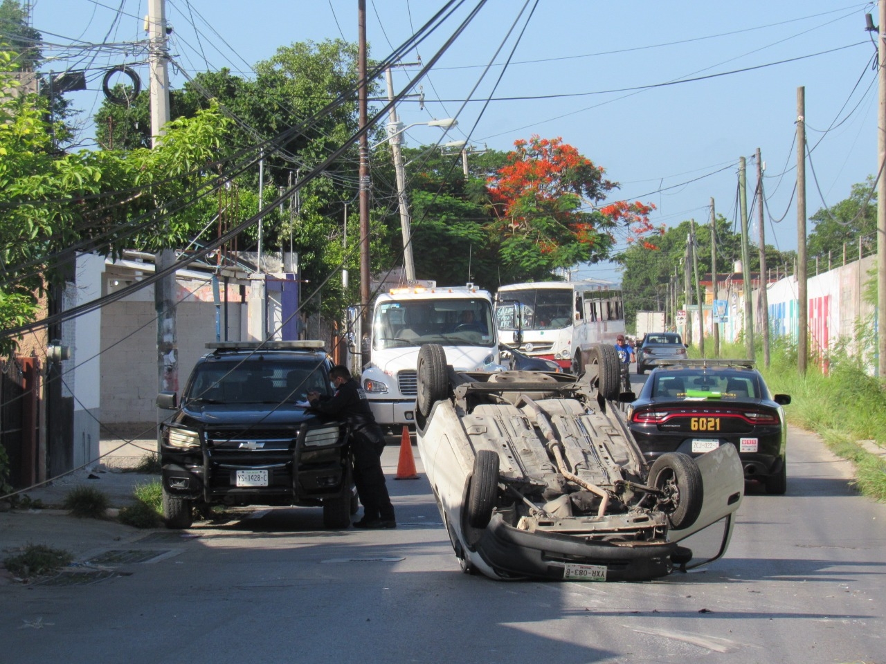 Ante el accidente, se registró una larga fila de automóviles