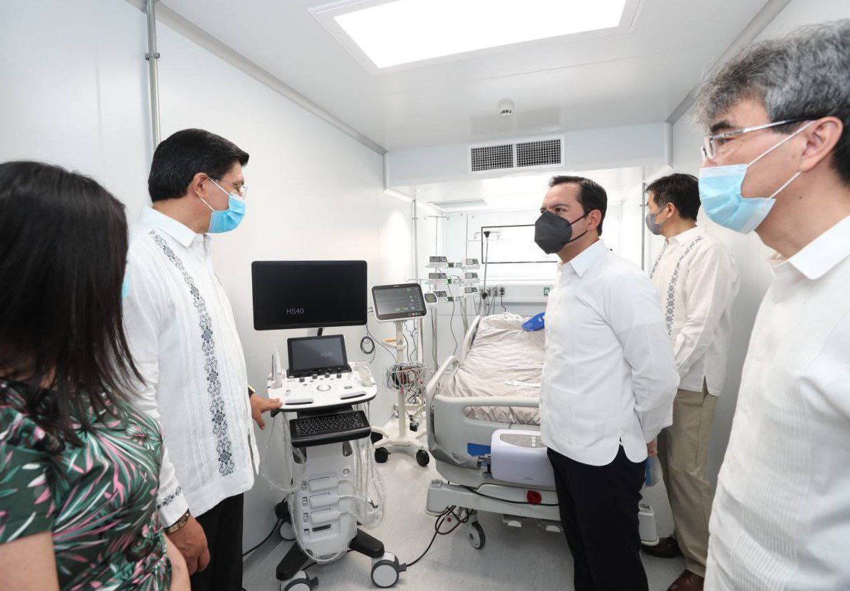 Mauricio Vila Dosal estuvo acompañado por el ministro de la Embajada de Japón en México