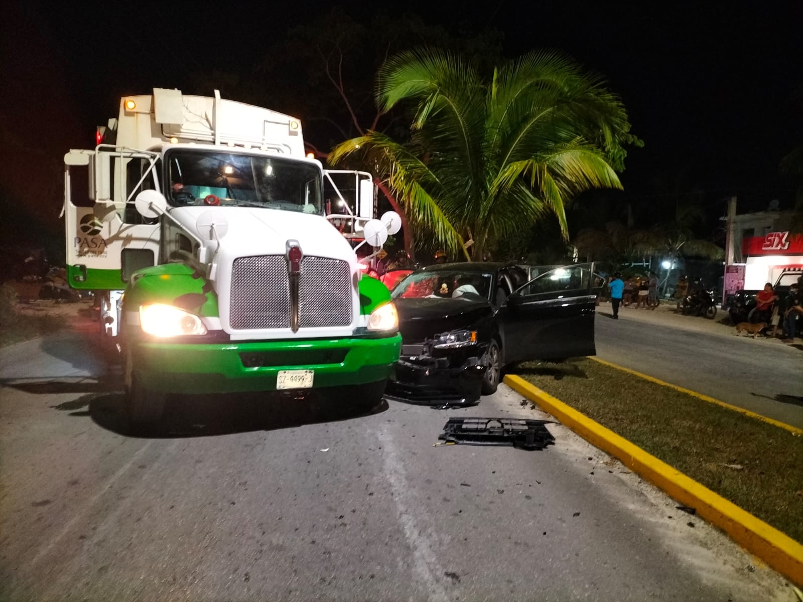 La avenida quedó cerrada tras el accidente. Foto: Landy Vera La avenida quedó cerrada tras el accidente. Foto: Landy Vera