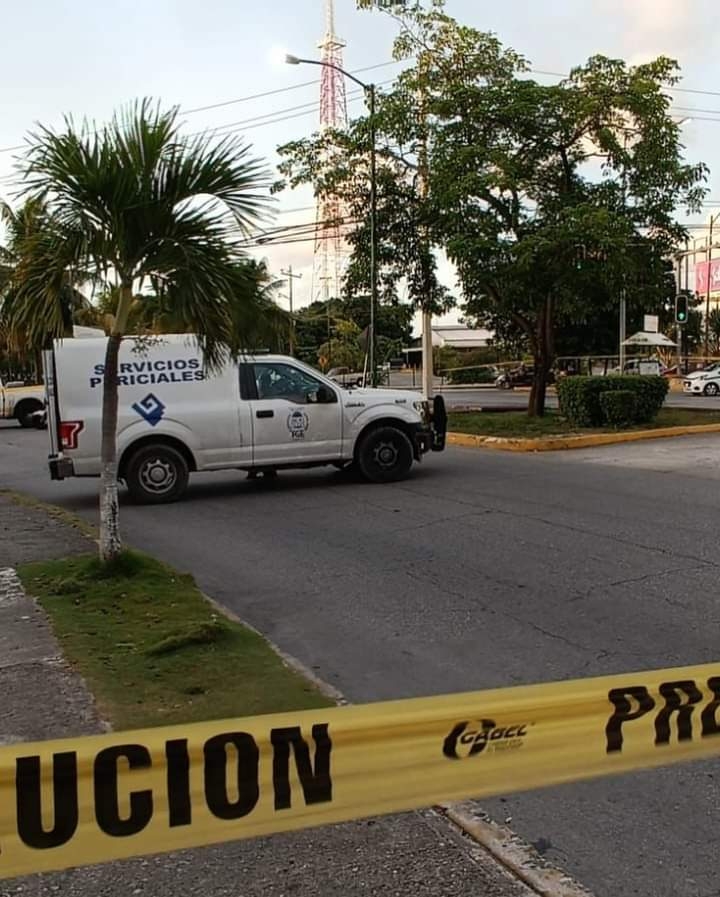 Al lugar llegaron elementos de la Policía Quintana Roo, así como de Servicios Periciales Al lugar llegaron elementos de la Policía Quintana Roo, así como de Servicios Periciales