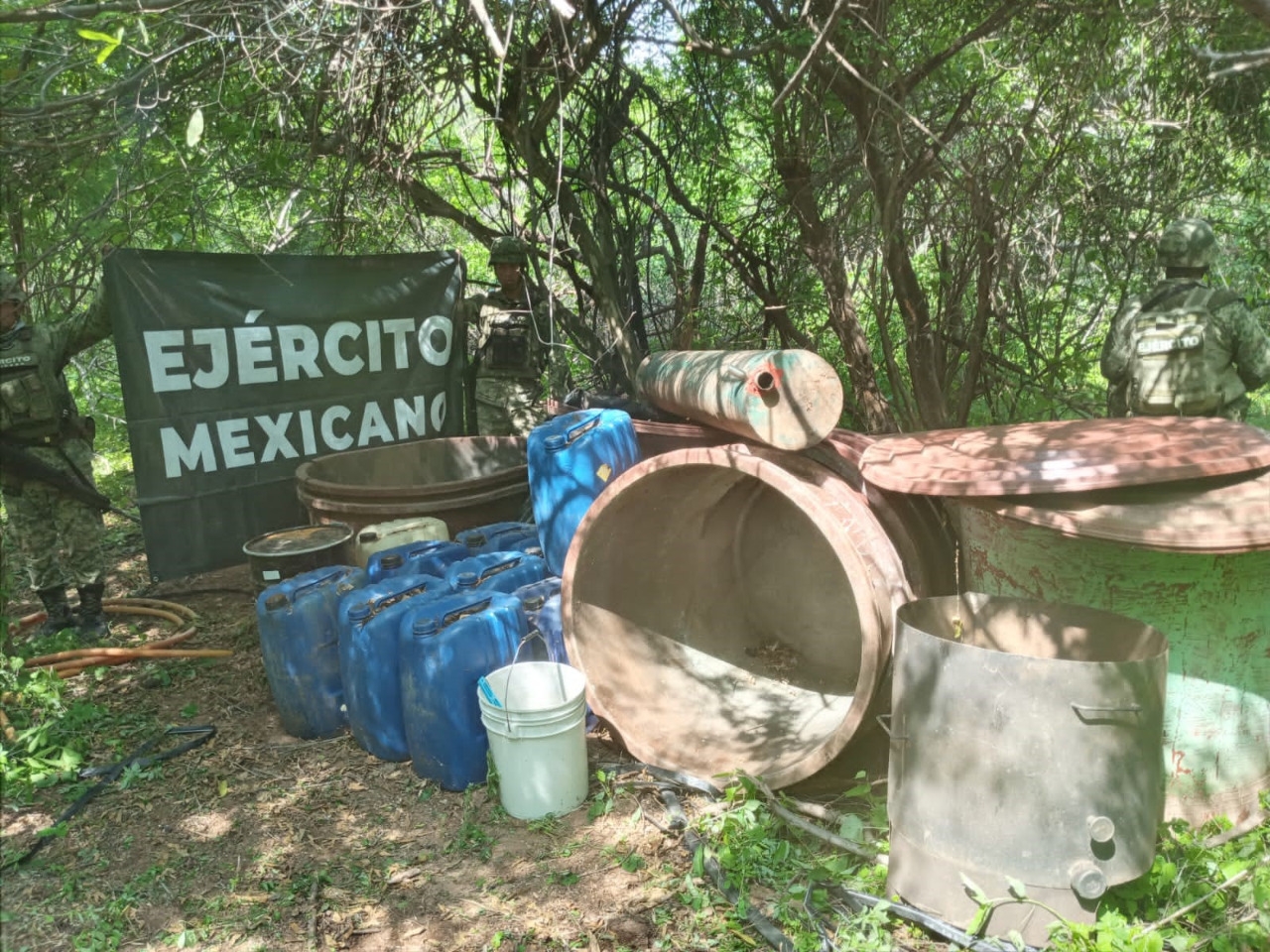Desmantelan dos laboratorios clandestinos para elaborar droga en Culiacán