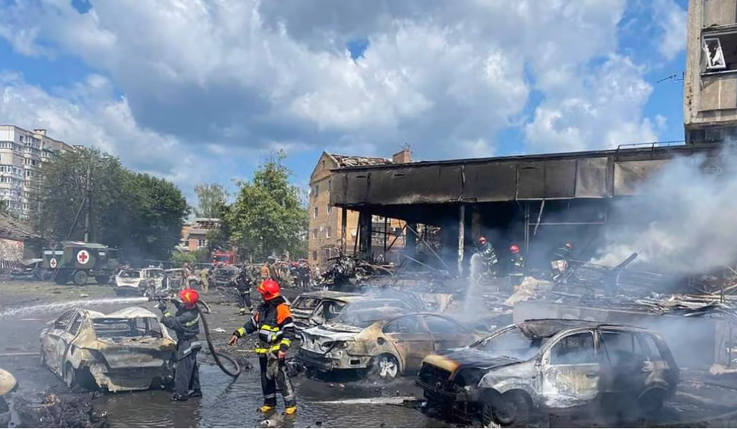 El ataque fue contra un edificio de oficinas y edificios residenciales cercanos en Vinnytsia, al suroeste de la capital, Kiev.