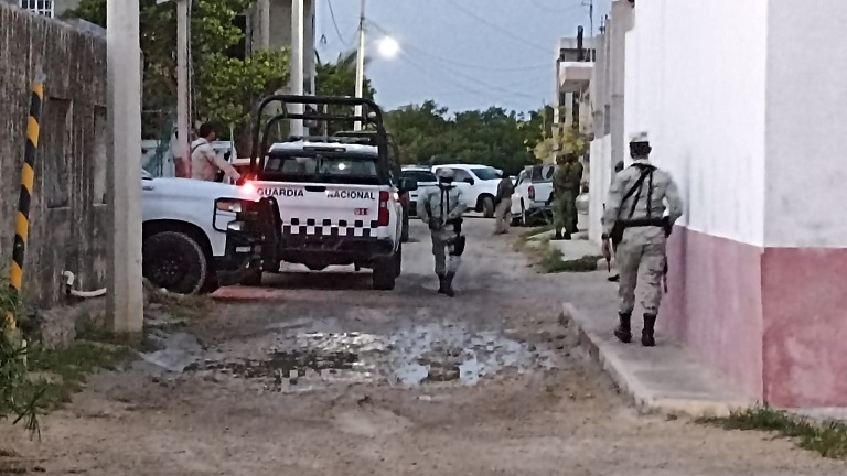 Agentes de la Fiscalía ejecutaron la revisión en una bodega pesquera cercana al puerto de abrigo de Dzilam de Bravo Agentes de la Fiscalía ejecutaron la revisión en una bodega pesquera cercana al puerto de abrigo de Dzilam de Bravo