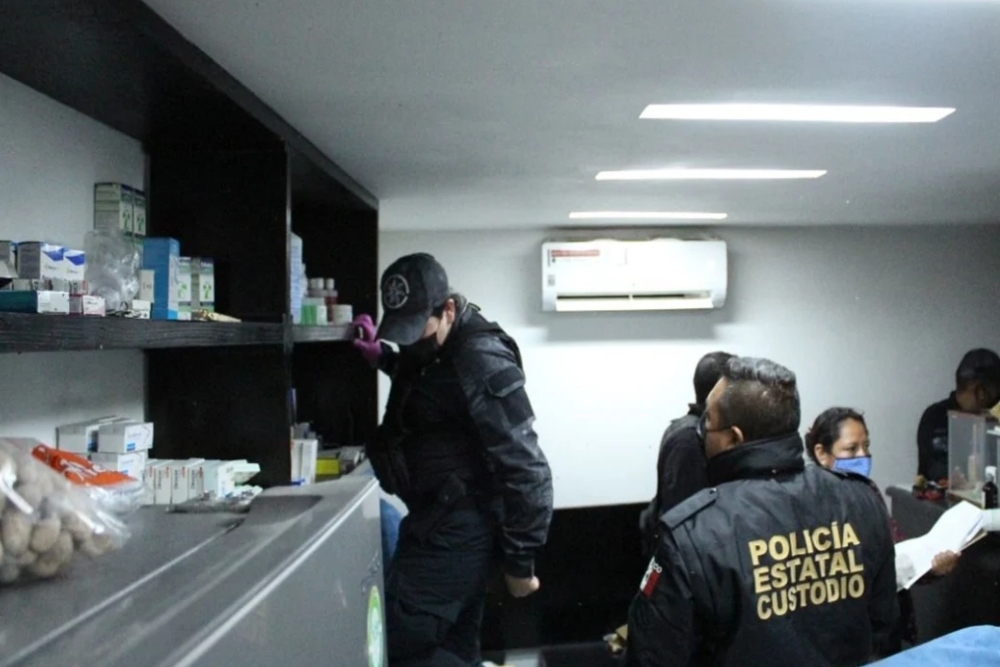 Dentro de las habitaciones encontraron farmacias, restaurantes y hasta barberías, todo dentro del Penal de San Miguel, informó la SSP Puebla Dentro de las habitaciones encontraron farmacias, restaurantes y hasta barberías, todo dentro del Penal de San Miguel, informó la SSP Puebla