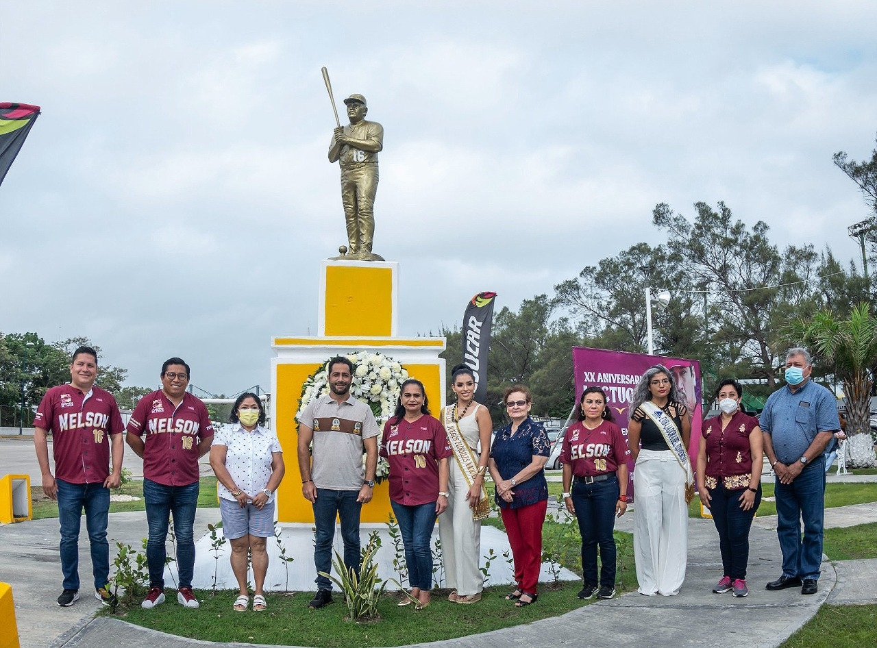 Rinden homenaje Nelson Barrera Romellón, "El Almirante", a 20 años de su muerte en Ciudad del Carmen
