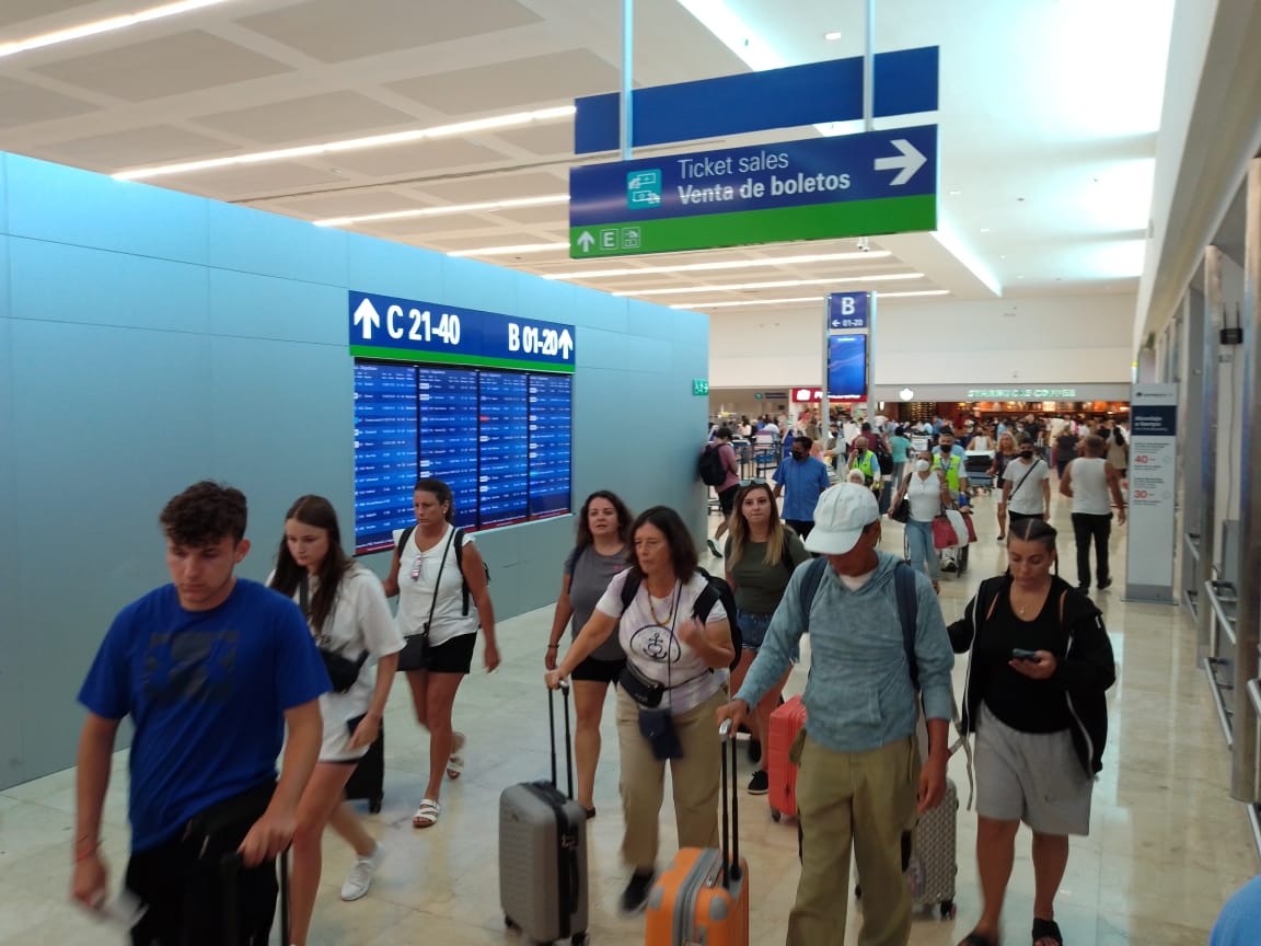 La mayoría de los vuelos programados en el aeropuerto de Cancún son internacionales, tanto en llegadas como en salidas este sábado