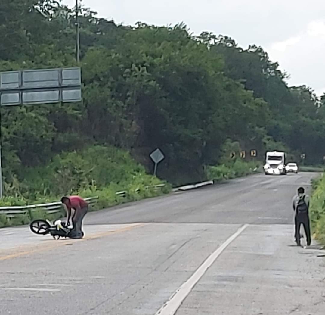El hombre quedó con dos dedos de la mano izquierdo colgando, por lo que fue enviado al hospital