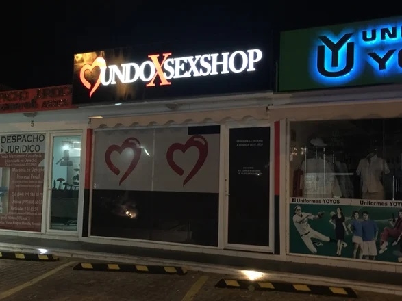 En los sex shop se venden revistas hasta condones de sabores