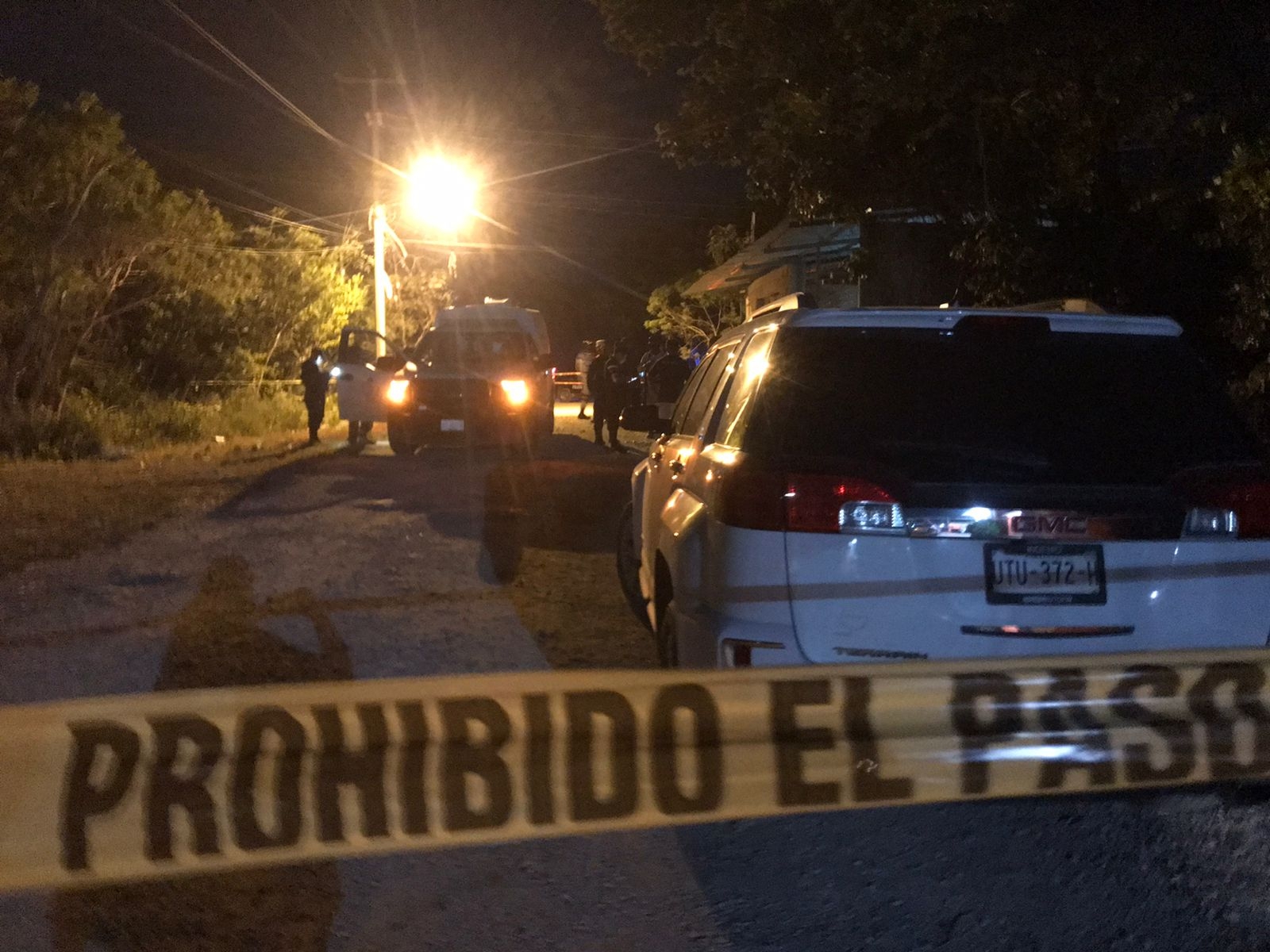 Paramédicos de la Cruz Roja, de Cancún, acudieron con la finalidad de brindarle los primeros auxilios, pero fue tarde Paramédicos de la Cruz Roja, de Cancún, acudieron con la finalidad de brindarle los primeros auxilios, pero fue tarde