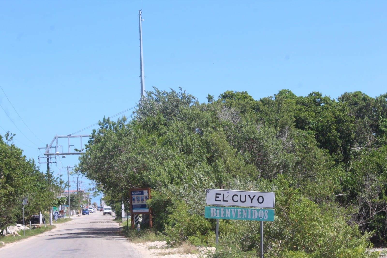 El Cuyo se sitúa al extremo Noreste de Yucatán y cuenta con una población de aproximadamente 3 mil personas El Cuyo se sitúa al extremo Noreste de Yucatán y cuenta con una población de aproximadamente 3 mil personas