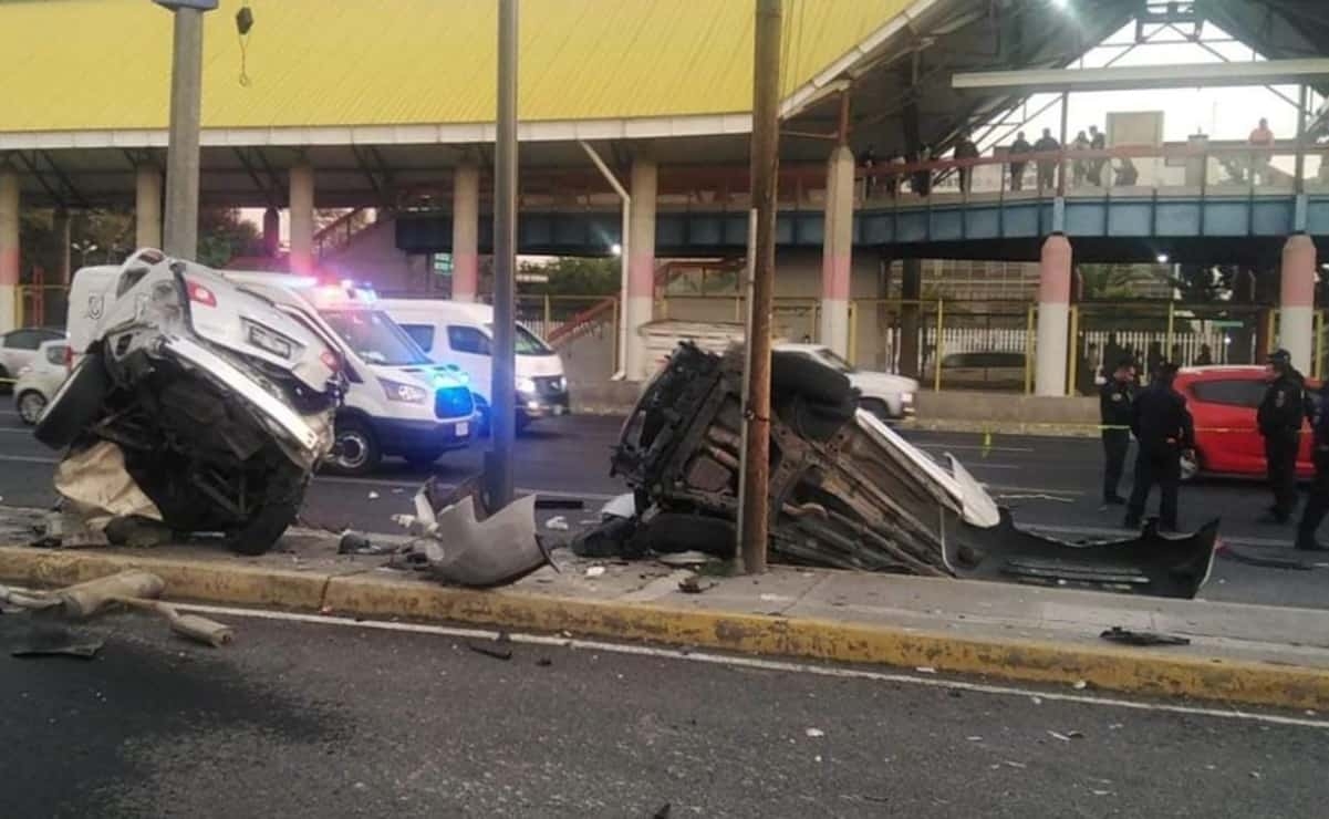 La camioneta fue pérdida total tras el accidente, y de entre sus fierros liberaron los cuerpos de las dos personas fallecidas, esto en GAM La camioneta fue pérdida total tras el accidente, y de entre sus fierros liberaron los cuerpos de las dos personas fallecidas, esto en GAM