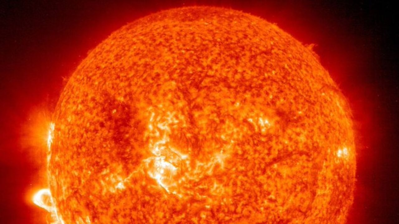 La 'Mujer del clima espacial', cómo se le conoce a la doctora Tamitha Skov, fue quien compartió la información