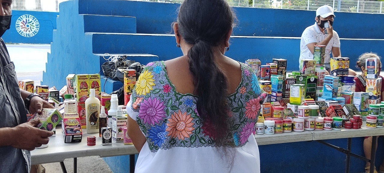 Cofepris interviene a vendedor que se aprovechaba de abuelitos que recibían apoyo en Playa del Carmen Cofepris interviene a vendedor que se aprovechaba de abuelitos que recibían apoyo en Playa del Carmen