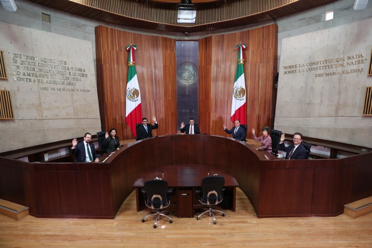 La Sala Superior aprobó el proyecto del magistrado Felipe de la Mata Pizaña, quien determinó que son procedentes las medidas cautelares contra actores políticos