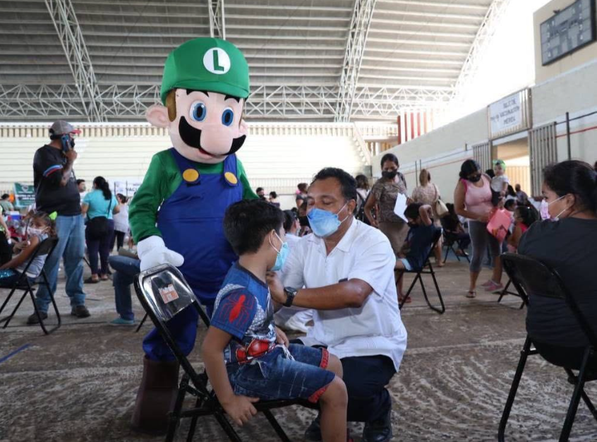 La vacunación contra el COVID-19 a menores transcurrió como una verdadera fiesta multicolor con la serie de actividades