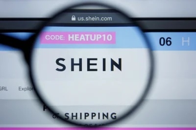 Shein ha sido acusado en varias ocasiones de plagiar diseños de ropa
