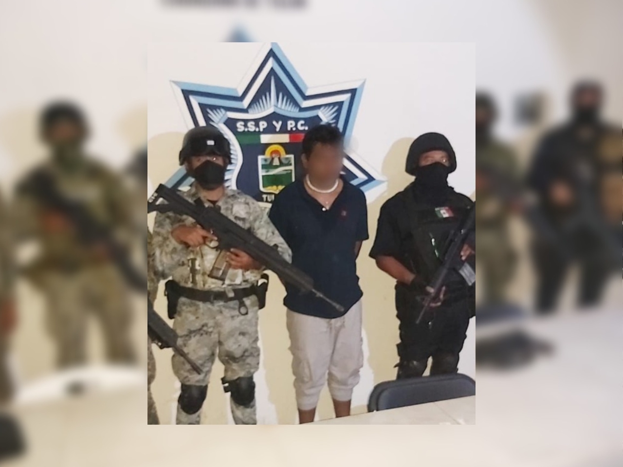 El presunto narcomenudista fue trasladado de Tulum a Playa del Carmen donde fue puesto a disposición de la FGE Quintana Roo El presunto narcomenudista fue trasladado de Tulum a Playa del Carmen donde fue puesto a disposición de la FGE Quintana Roo